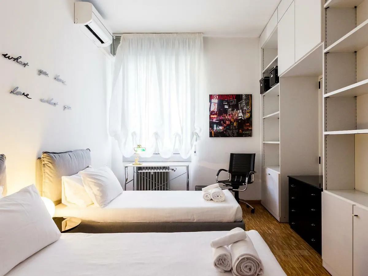 Easyhomes - Corso Vercelli Milan 0*,  Italy